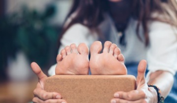 НАБОР ИЗ ДВУХ ПРОЧНЫХ ПРОБКОВЫХ КУБИКОВ ДЛЯ ЙОГИ FIT.ME ПРОБКОВЫЕ БЛОКИ 2 ШТ.