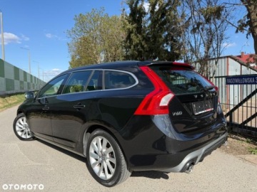 Volvo V60 I Kombi Facelifting 2.0 D4 DRIVE-E 190KM 2016 Volvo V60 Volvo V60 D4 Geartronic RDesign 2.0 Diesel 190KM, zdjęcie 5
