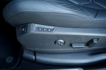 Peugeot 5008 II Crossover Facelifting 1.6 PureTech 180KM 2023 Peugeot 5008 GT kamera Skora adc NawI, zdjęcie 15