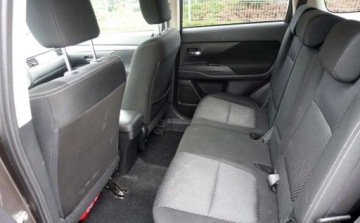 Mitsubishi Outlander III 2017 Mitsubishi Outlander 2.2DI-D 150KM 4WD 4x4 7osobowy Xenony Nawigacja Grzan, zdjęcie 11