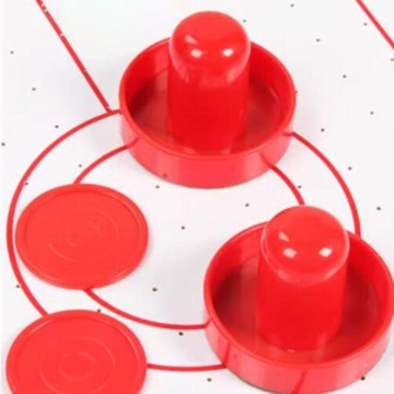 4 красочных толкателя для аэрохоккея и 8 дисков диаметром 96 мм со сменным фетровым дном.