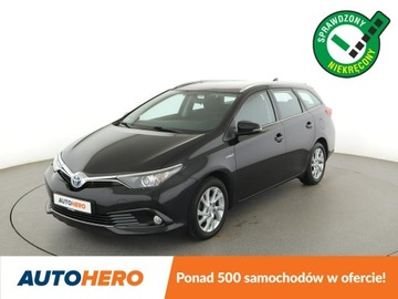 Toyota Auris II Touring Sports Facelifting 1.8 Hybrid 136KM 2017 Toyota Auris hybryda kamera tempomat Bluetooth
