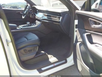 Audi Q8 2024 Audi Q8 Premium Plus 55 Tfsi Quattro 2024 3.0 Benzyna 335KM, zdjęcie 9