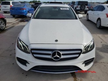 Mercedes Klasa E W213 2018 Mercedes-Benz Klasa E 2018r, 2.0L, od ubezpieczalni 2.0 Benzyna 241KM, zdjęcie 4