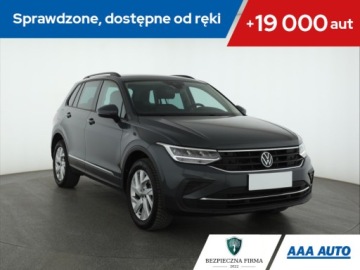 Volkswagen Tiguan II SUV Facelifting 2.0 TSI 190KM 2022 VW Tiguan 2.0 TSI, Salon Polska, 4X4, DSG