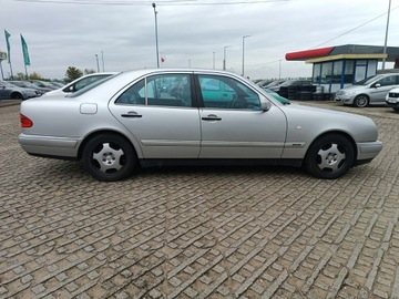 Mercedes Klasa E W210 1998 Mercedes E 250 2,5 diesel 150KM zarejestrowany, zdjęcie 16