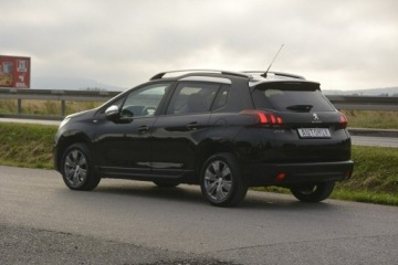 Peugeot 2008 I SUV Facelifting 1.2 PureTech 82KM 2017 Peugeot 2008 1.2 doinwestowany Android Auto Car, zdjęcie 4