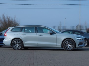 Volvo V60 II  2024 Volvo V60 2,0T 177 aut Hak Ogrz,Kier.+4xFotele Kamera DVD DAB NFC perła TOP, zdjęcie 28