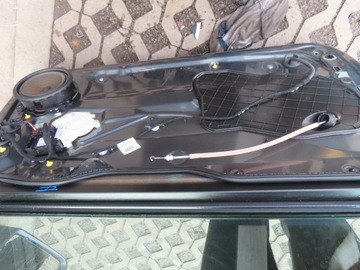 AUDI A3 8P 3D DVEŘE LEVÉ LX7Z