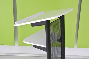 Стильная кафедра на металлическом каркасе 60х60х115см.