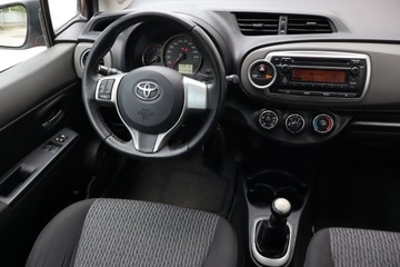 Toyota Yaris III Hatchback 5d 1.0 VVT-i 69KM 2013 Toyota Yaris 1.0 VVT-i, Salon Polska, Klima, zdjęcie 6