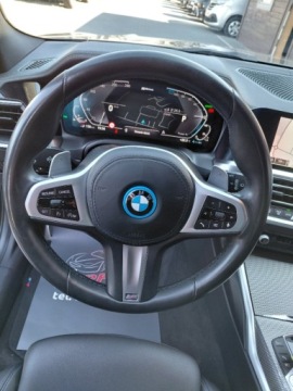 BMW Seria 3 G20-G21 Touring 2.0 330e 292KM 2021 BMW Seria 3 330 E xDrive Radar Kamera M pakiet 2.0 Hybryda Plug-in 292KM, zdjęcie 11