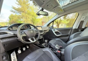 Peugeot 2008 I SUV Facelifting 1.2 PureTech 110KM 2018 Peugeot 2008 Peugeot 2008 PureTech 110 StopampStart Crossway 1.2 Benzyna, zdjęcie 16