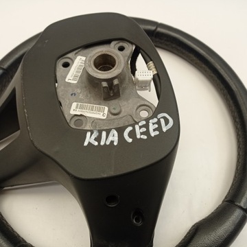 KIA CEED I FACELIFT VOLANT