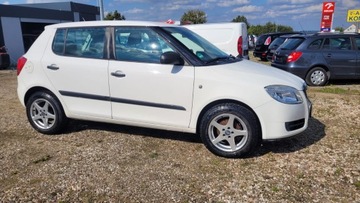 Skoda Fabia II Hatchback 1.2 i HTP 60KM 2010 Skoda Fabia II 2010r. 1.2i/60KM, zdjęcie 3