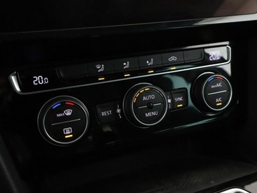 Volkswagen Passat B8 Variant Facelifting 2.0 TDI SCR 150KM 2020 Volkswagen Passat DSG full LED navi klima auto (3, zdjęcie 27