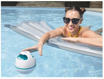 Głoścnik LED Pływający MUSIC WAVE z Bluetooth Światło LED Do Basenu IP67