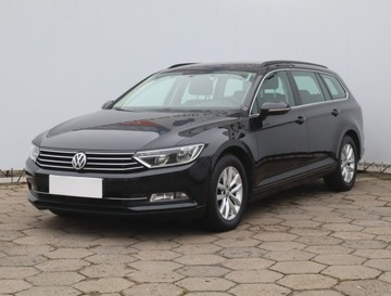 Volkswagen Passat B8 Variant 2.0 TDI BlueMotion SCR 150KM 2016 VW Passat 2.0 TDI, Automat, Navi, Klima, zdjęcie 1