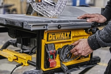 НАСТОЛЬНАЯ ПИЛА DEWALT 250MM DWE7492 2000W