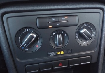 Volkswagen Beetle Hatchback 3d 1.2 TSI 105KM 2012 Volkswagen Beetle 1.2TSI 105KM 6biegow Klima PELNY SERWIS VW Isofix Oplaty, zdjęcie 20