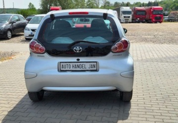 Toyota Aygo I Hatchback 3d 1.0 VVT-i 68KM 2011 Toyota Aygo 1,0 Ben Klima Benzyna 68KM, zdjęcie 16