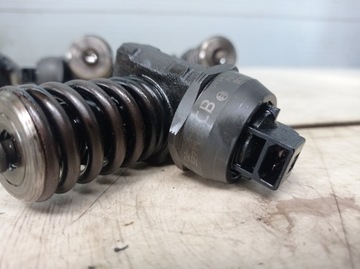 AUDI A4 B6 НАСОС ИНЖЕКТОР ИНЖЕКТОР 038130073AR