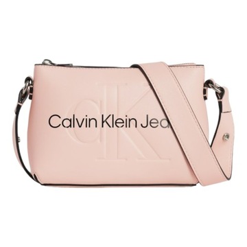 CALVIN KLEIN TOREBKA DAMSKA SCULPTED CAMERA POUCH21 MONO RÓŻOWA