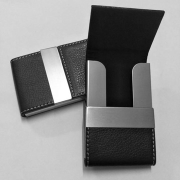 Визитница из черной кожи с гравировкой. Визитница с гравировкой.