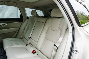 Volvo V90 II Plug-In Facelifting 2.0 T8 Plug-In Hybrid 455KM 2025 Volvo V90 Ultra Dark T8 AWD Plug-in hybrid (310 +, zdjęcie 19