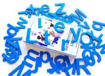 Magnesy na lodówkę NIEBIESKIE LITERKI 85 ELEMENTÓW
