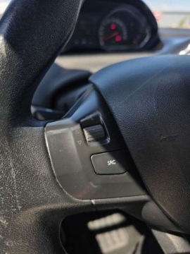 Peugeot 208 I Hatchback 3d 1.2 VTI 82KM 2013 Peugeot 208 1.2 VTi Active 1.2 Benzyna 82KM, zdjęcie 10