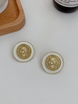 Kolczyki w kształcie miniaturowych rzymskich monet