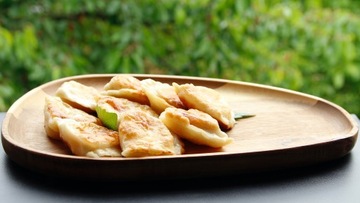 ДЕРЕВЯННАЯ ТАРЕЛКА АКАКАЦИЯ СЕРВИРОВОЧНАЯ ДОСКА