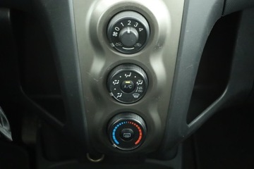 Toyota Yaris III Hatchback 5d 1.0 VVT-i 69KM 2011 Toyota Yaris 1.0 VVT-i, Klima, zdjęcie 9