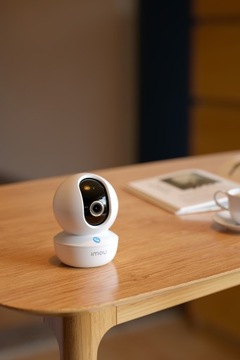 ВРАЩАЮЩАЯСЯ ВНУТРЕННЯЯ КАМЕРА IMOU С МИКРОФОНОМ И ДИНАМИКОМ НА MICROSD WI-FI
