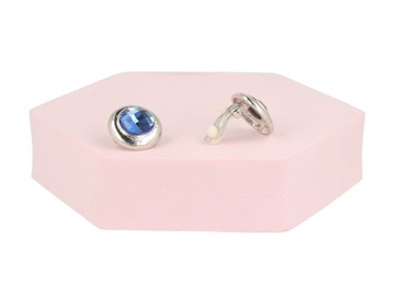 Серебристые и синие зажимы для ушей