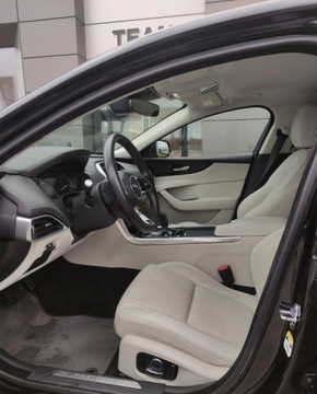 Jaguar XE Sedan Facelifting 2.0 i4P 300KM 2021 Jaguar XE XE MY22 2.0 I4 300 PS AWD Auto S 2.0 Benzyna 300KM, zdjęcie 1