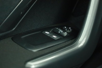 Peugeot 2008 I SUV Facelifting 1.2 PureTech 82KM 2017 Peugeot 2008 1.2 PureTech, Salon Polska, Navi, zdjęcie 13