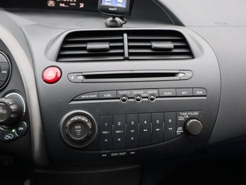 Honda Civic VIII Hatchback 3d 1.4 i-VTEC 100KM 2010 Honda Civic 1.4 i-VTEC, Salon Polska, Klima, zdjęcie 11