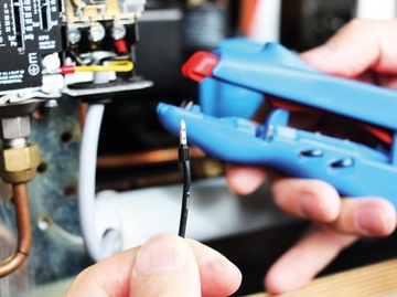 Ściągacz izolacji z zaciskarką do tulejek 0,5-6mm²