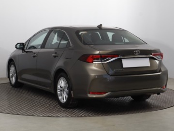 Toyota Corolla XII Sedan 1.5 VVT-i 125KM 2021 Toyota Corolla 1.5 VVT-i, Salon Polska, zdjęcie 3