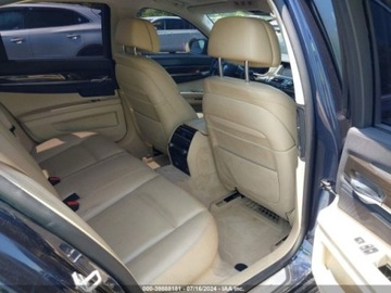 BMW Seria 7 F01 2014 BMW Seria 7 2014 BMW 7 Series 4dr Sdn 750i xDrive AWD 4.4 Benzyna 360KM, zdjęcie 7