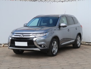 Mitsubishi Outlander III SUV Facelifting 2015 2.2 DI-D 150KM 2016 Mitsubishi Outlander 2.2 DI-D, 4X4, 7 miejsc, zdjęcie 1