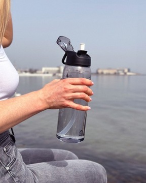 Мотивационная бутылка для воды с мерным стаканчиком Tritan Majestic Sport 1л