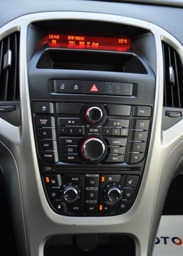 Opel Astra J Sports Tourer 1.4 Twinport ECOTEC 100KM 2012 Opel Astra 150 JAHRE Benzyna Tempomat Cz. parkowania Klimatyzacja 1.4 100KM, zdjęcie 25