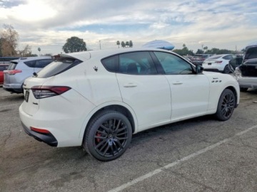 Maserati Levante 2023 Maserati Levante Modena, 2023r., 4x4, 3.0L 3.0 Benzyna 424KM, zdjęcie 2