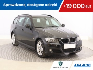 BMW Seria 3 E90-91-92-93 Touring E91 2.0 318d 143KM 2012 BMW 3 318 d, Navi, Xenon, Klima, Klimatronic