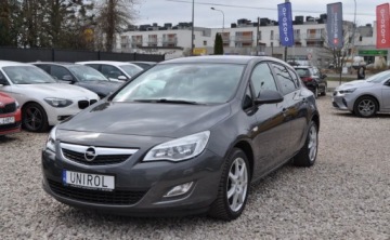 Opel Astra J Hatchback 5d 1.4 Turbo ECOTEC 140KM 2012 Opel Astra 1.4 Benzyna Tempomat Cz. parkowania Klimatyzacja 1.4 Benzyna, zdjęcie 1