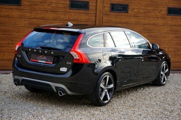 Volvo V60 I Kombi Facelifting 2.0 D4 DRIVE-E 190KM 2018 VOLVO V60 D4 190KM GEARTRONIC R-DESIGN, CZARNA PERŁA, BI-XENON, ALCANTARA !, zdjęcie 6