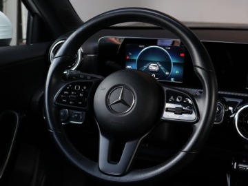 Mercedes Klasa A W177/V177 Hatchback 1.3 180 136KM 2018 Mercedes A A 180, Salon Polska, Skóra, Navi, zdjęcie 15